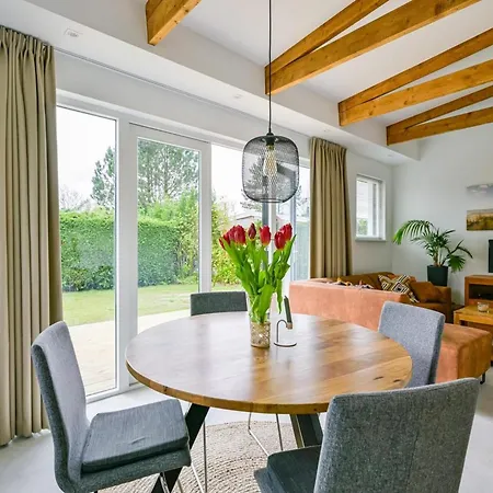 Holiday home Radiant With Garden